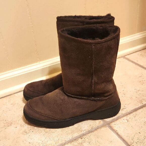 Ugg Classic Short Dark Brown Suede & Shearling Boots "Sundance II" Size 9 - Picture 1 of 11